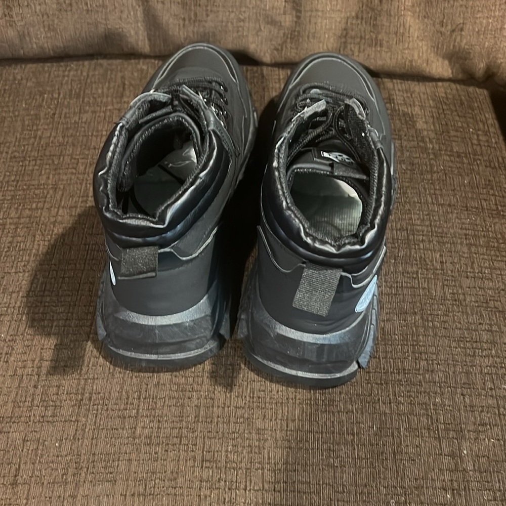 Black Men's Hiking Boots - Picture 6 of 8